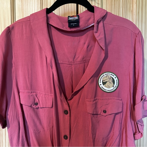 Jurassic Park Ellie Tie-Front Crop Woven Button-Up Plus Size (3X | Pink) - Picture 7 of 14